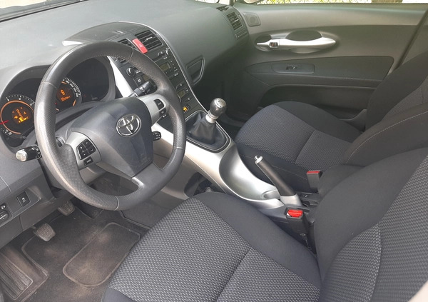 Toyota Auris cena 17990 przebieg: 224000, rok produkcji 2010 z Sierpc małe 46